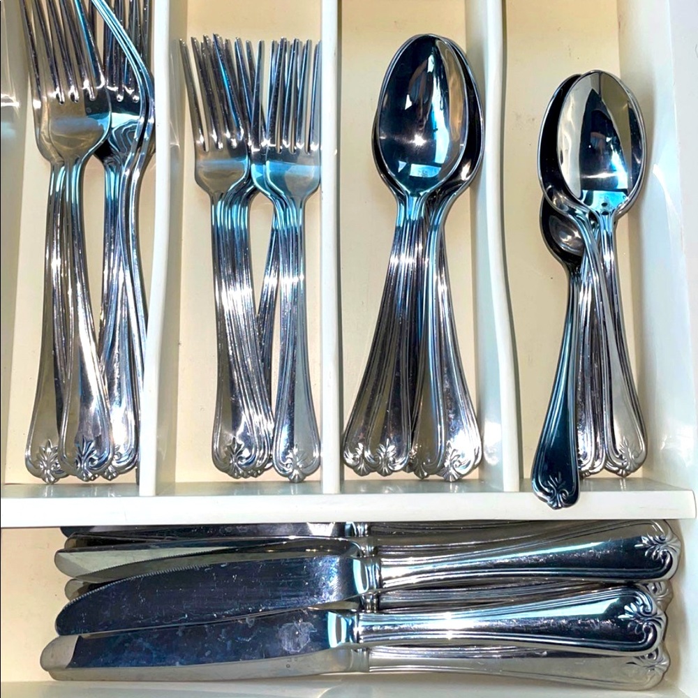 Lenox 8 Piece Place Setting with Organizer Box